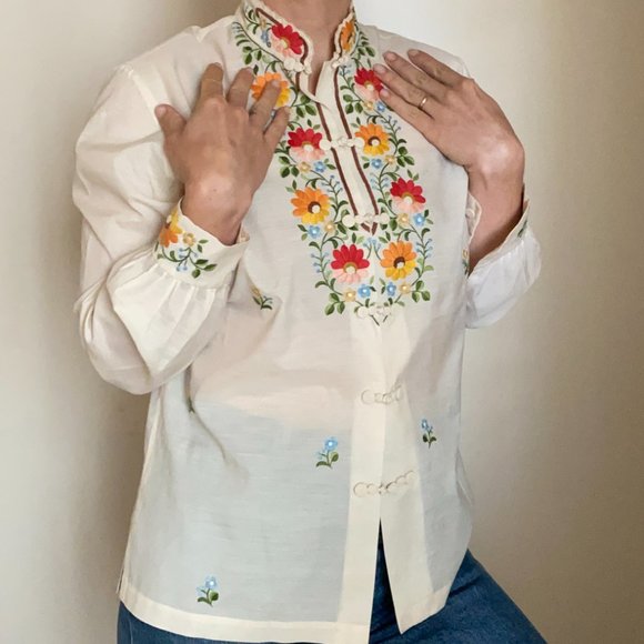 Vintage "JOY" beautifully embroidered button down - Picture 15 of 15